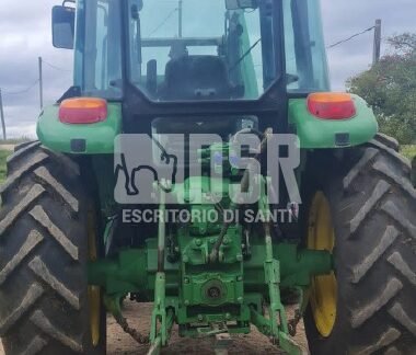 Tractor John deere 6110D 2