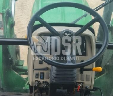 Tractor John deere 6110D 5